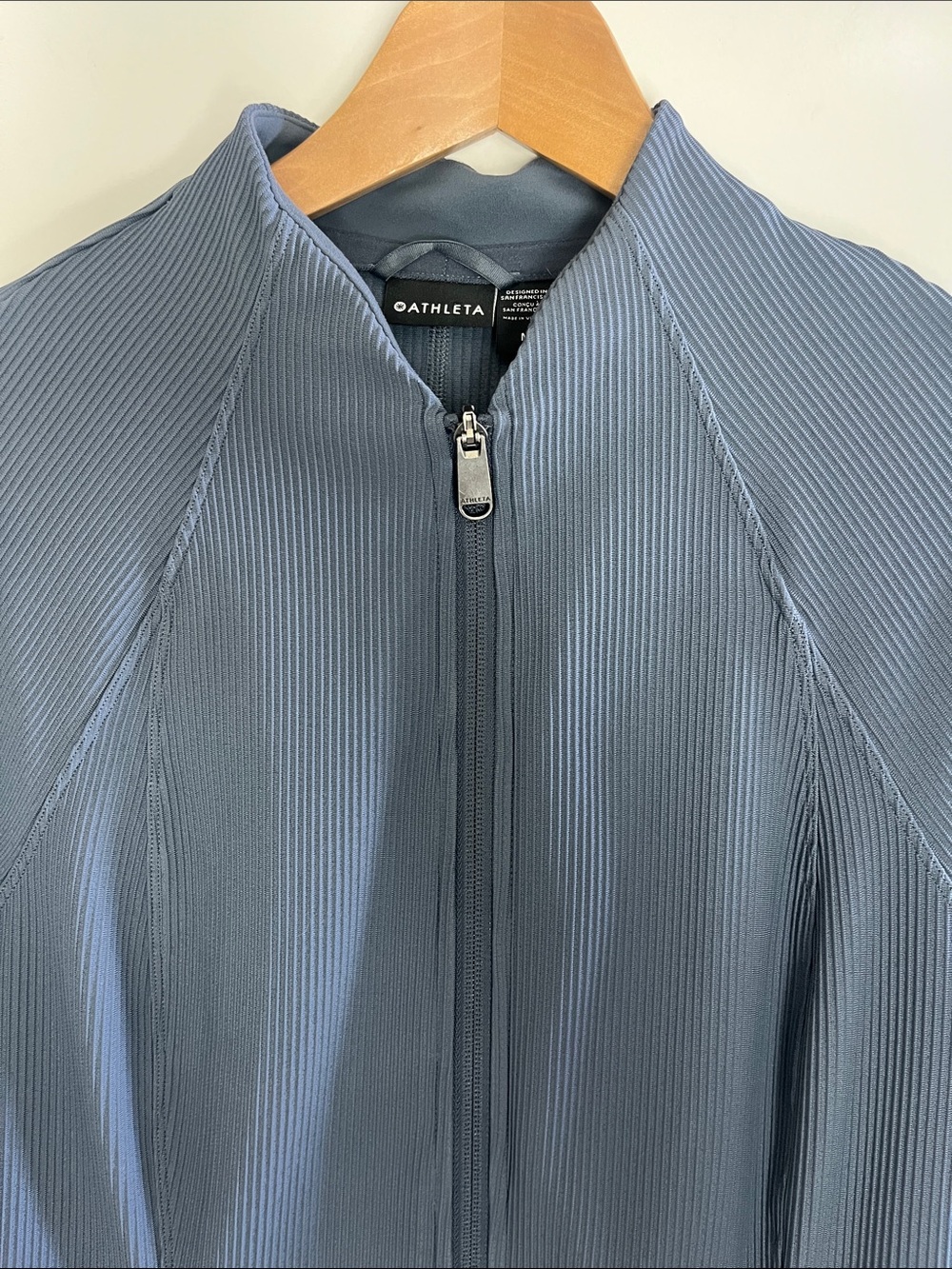 Athleta Salutation Ribbed Jacket 2.0 Blue  Full Zip Thumbhole Yoga Jacket Medium - Picture 3 of 6